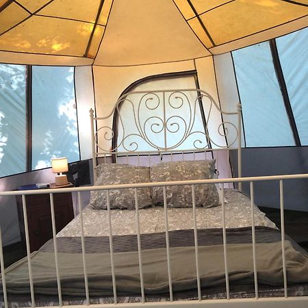 Camping Au Lac Du Drennec Glamping Tent Commana Ngoại thất bức ảnh