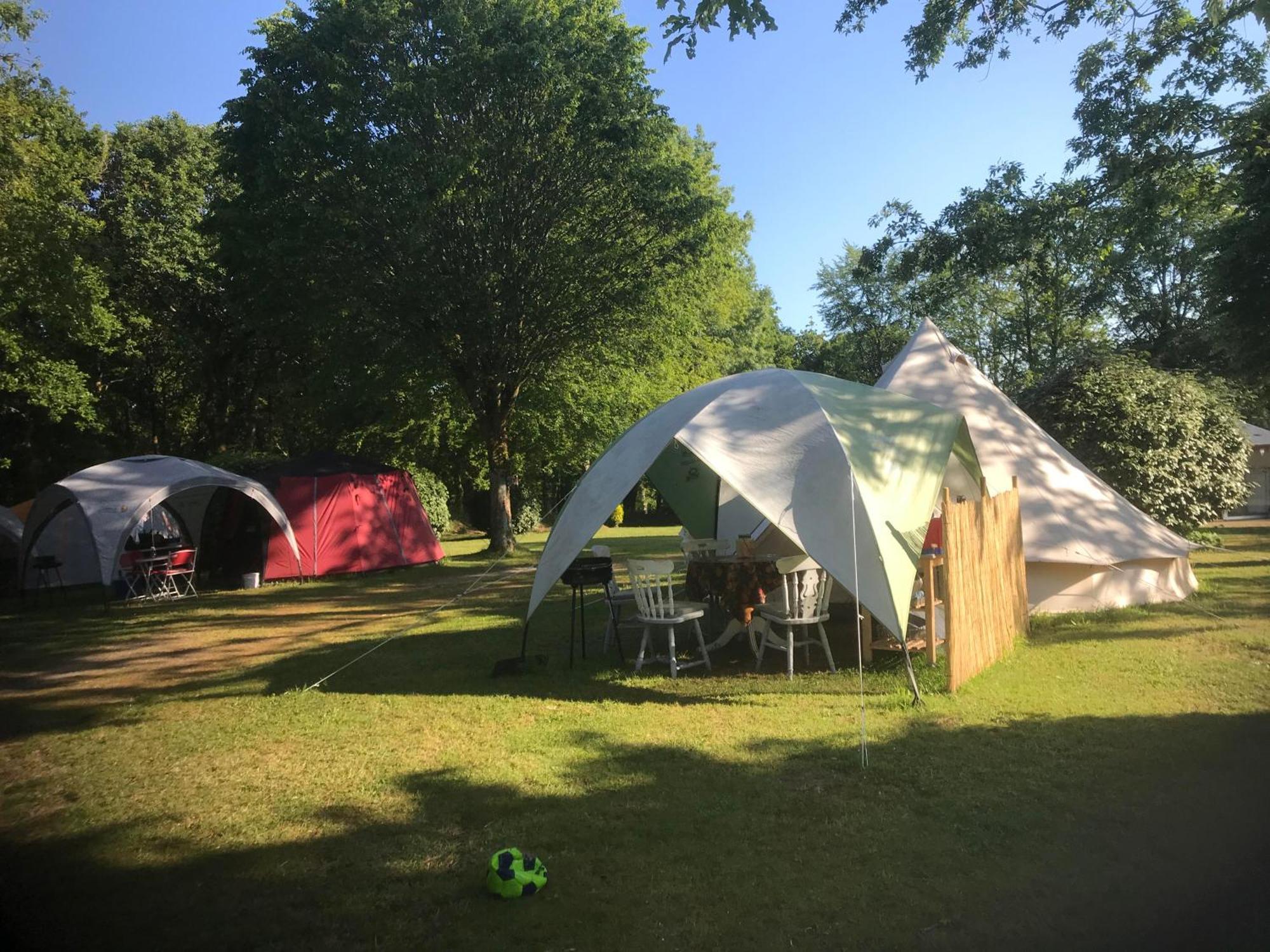 Camping Au Lac Du Drennec Glamping Tent Commana Ngoại thất bức ảnh